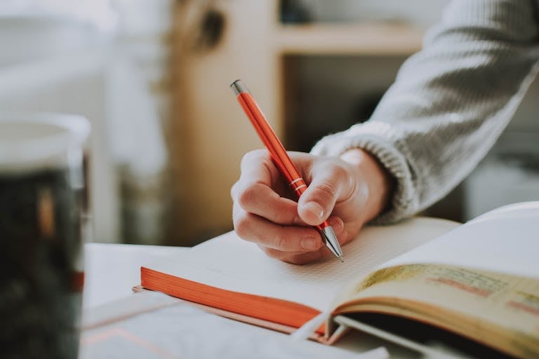Top 4 reasons why you should study a CPP40307 Certificate IV in Property Services (Real Estate)